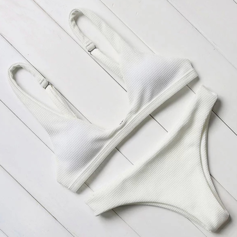 Simple White Ruche Cheeky Minimalist bikini 💫